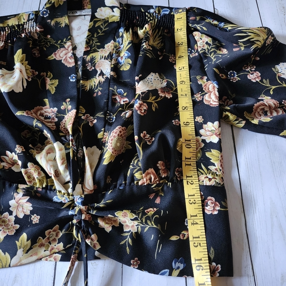 Zara Floral Black Long Puffed, Button Sleeved, Deep V, Crop Top Size Small - Picture 9 of 15